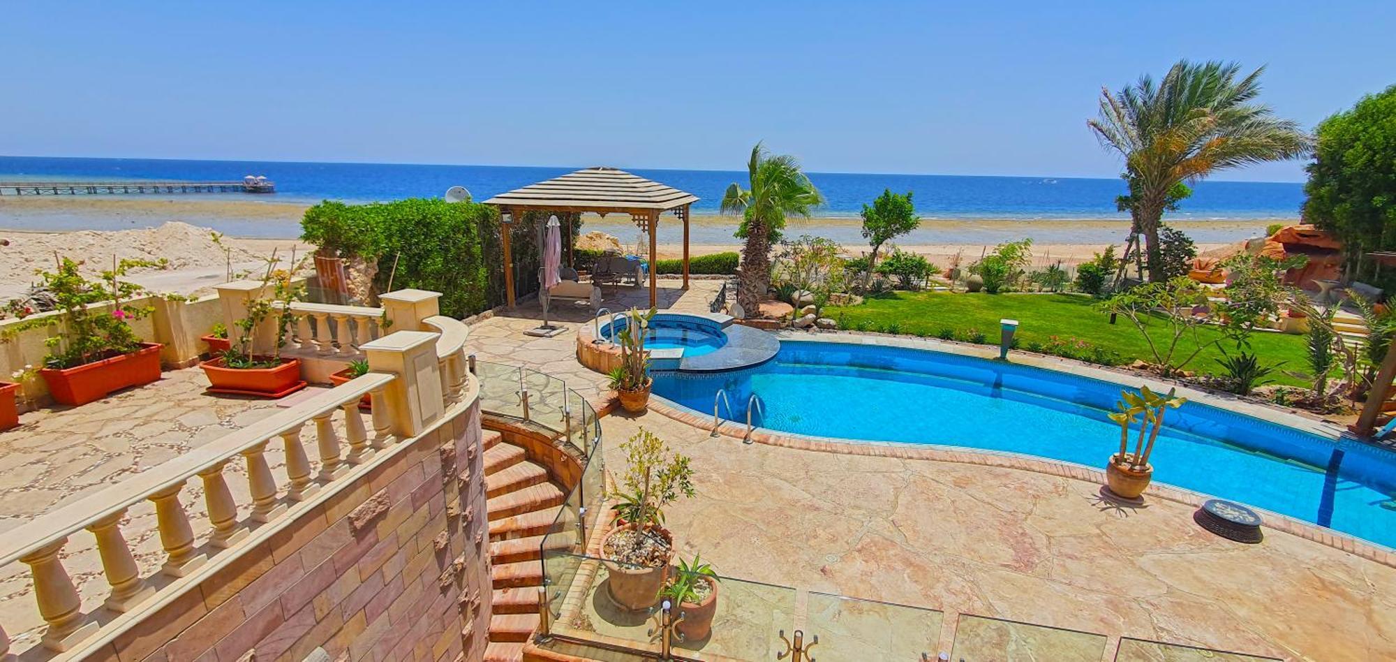 Luxury Seafront Pool Villa - 3 Stories & Roof Floor - All Master Bedrooms Hurghada Exterior foto